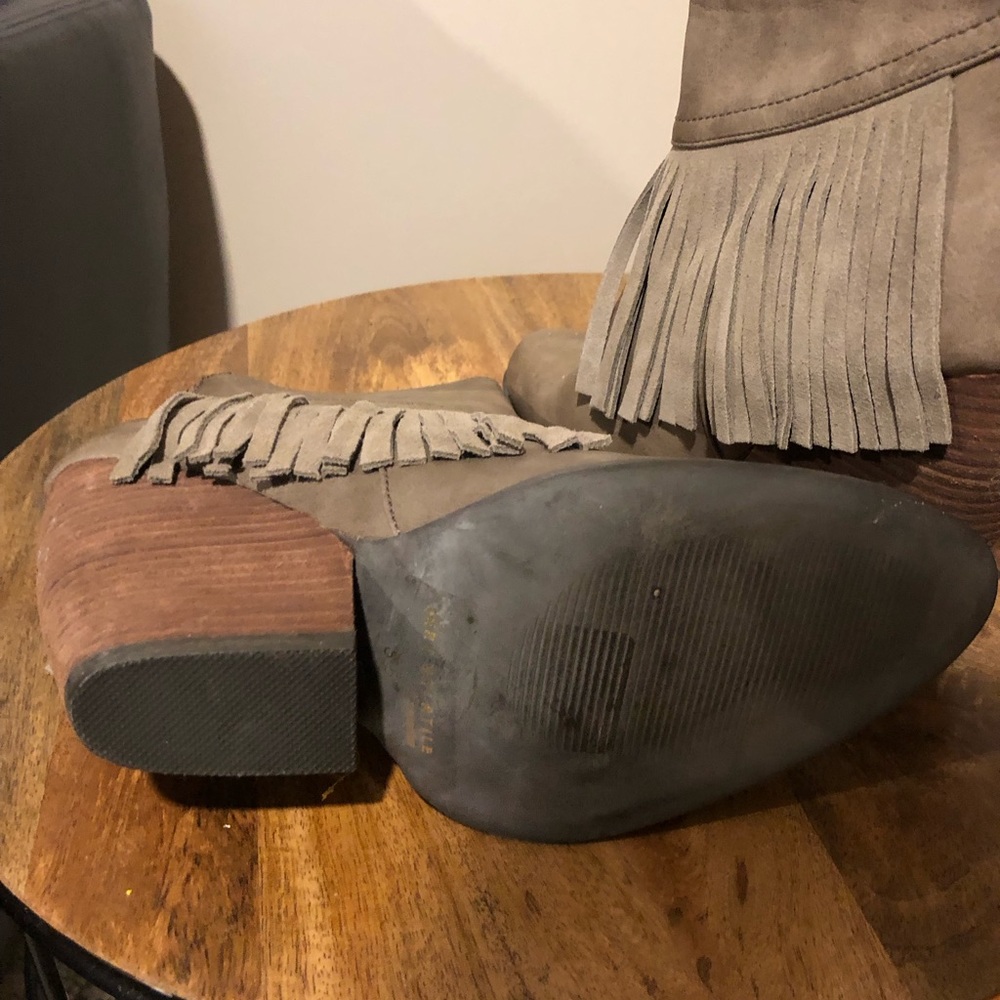 Tasseled booties - Picture 4 of 4